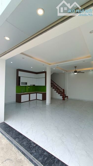CHÍNH CHỦ  GỬI  BÁN CĂN NHÀ TẠI SÀI SƠN _ QUỐC OAI _ Ô TÔ ĐỖ CỬA - 2