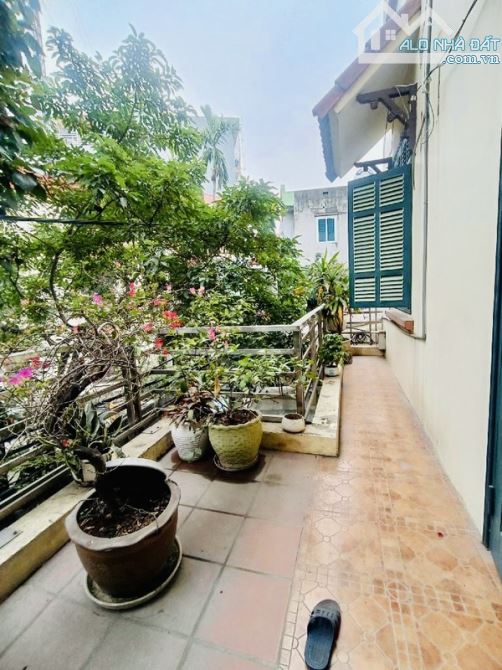Bán nhà lô góc Ngọc Hồi, Hoàng Mai, 3 mặt thoáng, gara ô tô, 76m, 4 tầng, MT 6.5m - 2