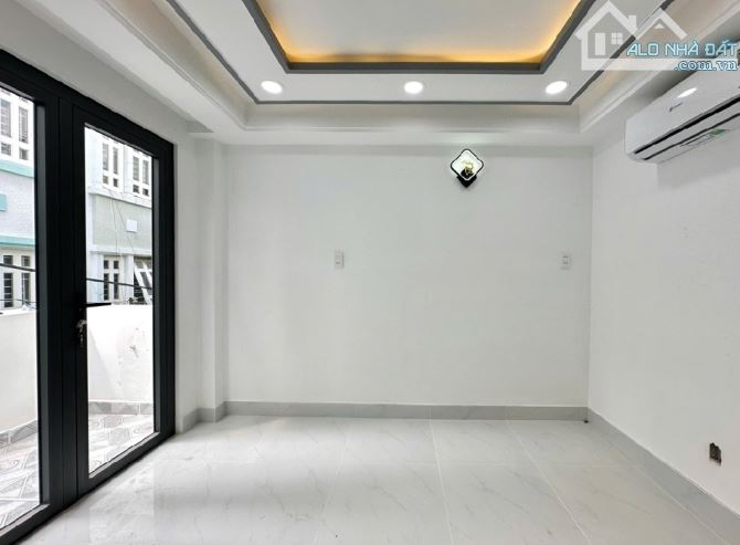 Giáp Quận 10 - gần 100m2 ngang 5m - 50m ra mặt tiền - Xe hơi ngủ nhà - 2