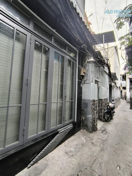 GẤP BÁN NHÀ QUẬN 3 - CMT8 - 43M2 - HẺM BA GÁC - 2 TẦNG - NHÀ MỚI Ở NGAY - NHỈNH 5 TỶ - 2