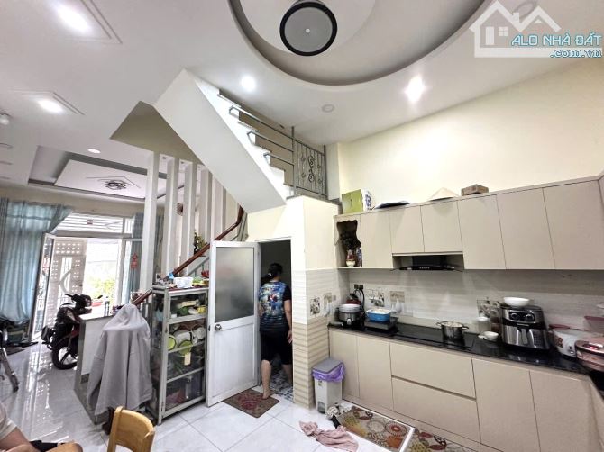 Bán nhà mặt tiền quận 6 - Khu bình phú phân lô đồng bộ - 4 tầng 8 tỷ - 2
