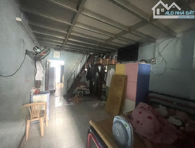 Nhà Nát - cạnh CC Bàu Cát 2 - 55m2 - Xe hơi Đỗ cửa - 20m ra đường xe tải - 2