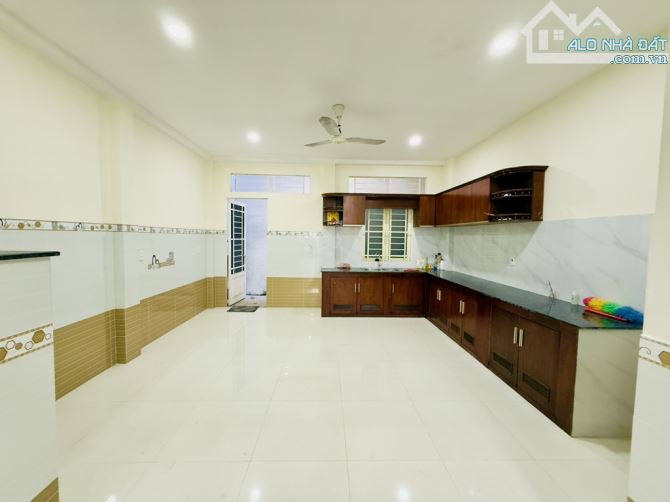 Bán nhà sổ riêng, gần trường học, thuận tiện đi chuyển - 2