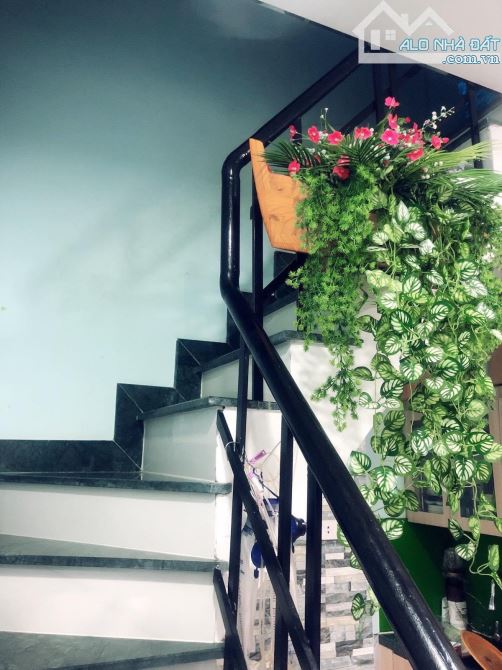 Bán nhà giá 2ty180 MT Đỗ Thị Lợi, P11, Q.3 1 trệt 1 lầu 2PN 2WC, sẵn HĐ thuê 25tr/tháng - 2