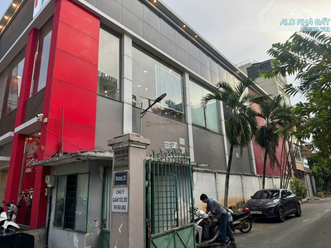 Bán Gấp Góc 2 mt Trần Não DT 200 m2 2 lầu KFC đang thuê 150 triệu/T - 2