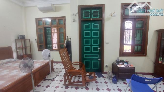 BÁN NHÀ LÔ GÓC, Ô TÔ, HOÀNG QUỐC VIỆT, CẦU GIẤY, DT 50M, 4 TẦNG, MT 7.1M, GIÁ NHỈNH 22 TỶ - 2