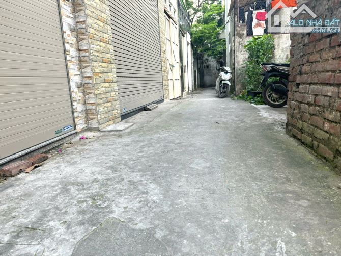 BÁN ĐẤT CỔ ĐIỂN A. GẦN ĐƯỜNG Ô TÔ TRÁNH . QUÁ ĐẸP . MT 6,8 M , DT 70 M . GIÁ 8,5 TỶ - 2