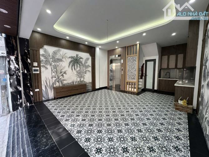 BÁN GẤP NHÀ PHỐ VIỆT HƯNG 41M2 LÔ GÓC 6 TẦNG, Ô TÔ VÀO NHÀ, NGÕ THÔNG 8.X TỶ - 2