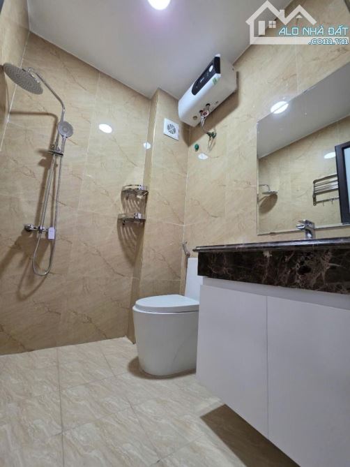 Nhà Bát Khối Long Biên 37m2 -4,5T - 5,95 tỉ - 4 ngủ - 2