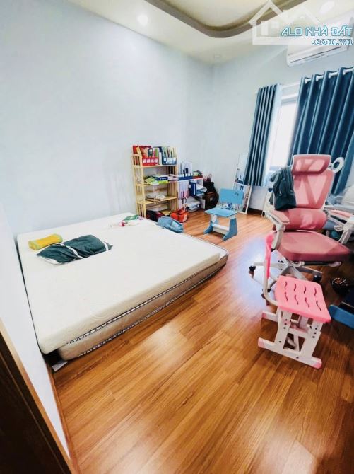 VỀ QUÊ GẤP BÁN - NHÀ TỰ XÂY - 4 TẦNG - 4x15M- HT 17 - NGAY VƯỜN ƯƠM - Q12 - 4.85 TỶ TLCC - 2