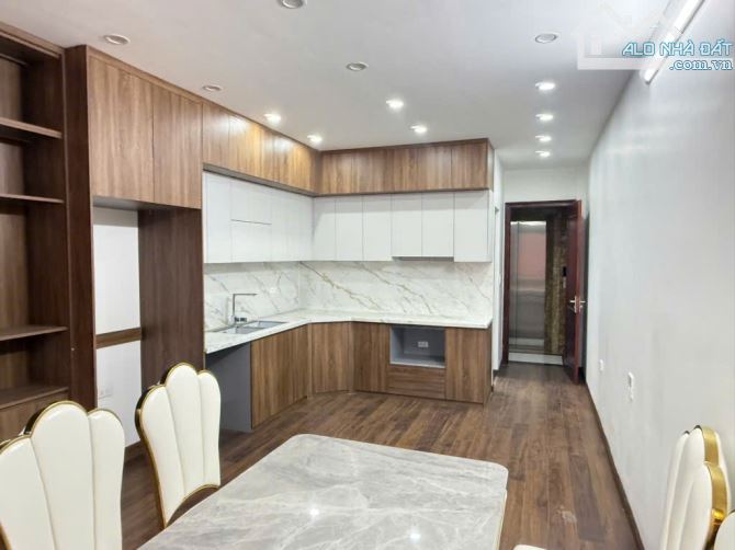 6 TẦNG THANG MÁY - PHÂN LÔ - Ô TÔ ĐỖ CỬA - PHỐ PHÙNG CHÍ - CẦU GIẤY. DIỆN TÍCH 60M2 - 2
