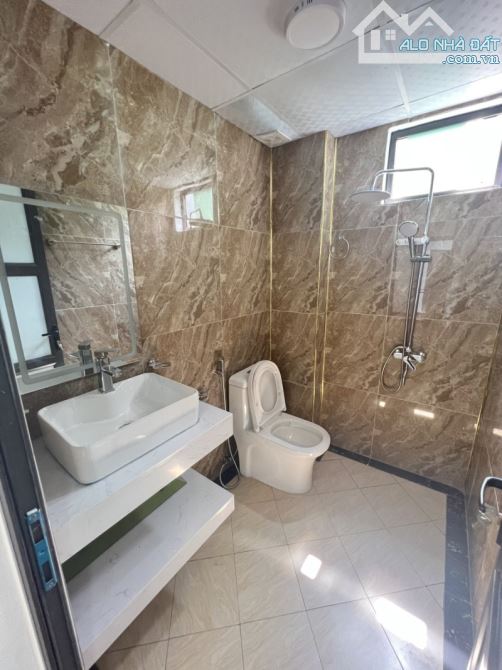 HOT! Chỉ hơn 4 tỷ sở hữu ngay Nhà 5 tầng Phúc Lợi, nội thất cơ bản, gần ô tô, 30m, MT 4m. - 2
