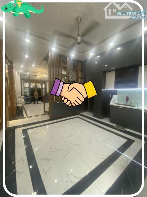🏠 CHỊ DẬU GỬI BÁN CĂN NHÀ KHÔNG CHỖ CHÊ – CHỈ CHÊ MỖI CÁI HẺM... THÔNG 2 MẶT 😄 - 2