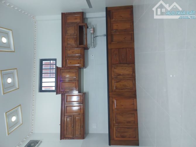Bán nhà 2 lầu , sổ riêng thổ cư hết đất , gần công an phường Tân Hạnh - 2