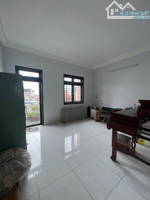 Bán nhà 3 tầng đường ô tô 8m vỉa hè, p.Linh Trung, đối diện công viên, 80m2, nhĩnh 9 tỷ - 4