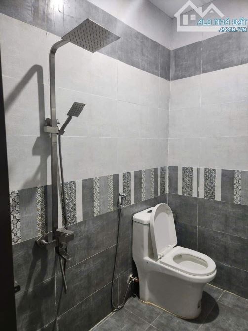 CẦN BÁN NHÀ KDC SỐ 7 HÒA THUẬN - DT 126M2- GIÁ CHỈ 2.x TỶ - 3