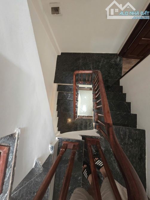 Bán nhà Lĩnh Nam 30m²,5tầng, 4,7 tỷ ,sổ đỏ vuông chính chủ,ko qh,ko lỗi lầm, xây phân lô m - 3