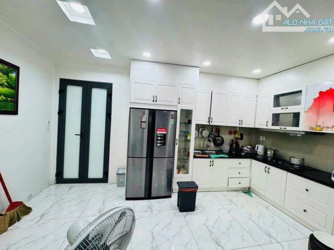 Bán nhà hẻm oto Quận 1 đúc 3tầng 61m1 NGANG 5.5m GẤP giảm 6.4 tỷ tặng nội thất chỉ 14.9tỷ - 3