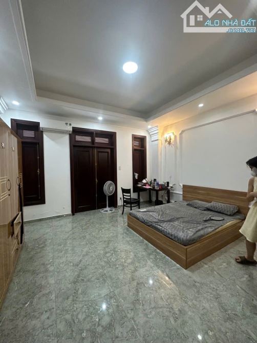 Bán gấp nhà khu văn phòng Phạm Viết Chánh -5.6x17.5m -3 tầng- rẻ nhất Khu vực - chỉ 19tỷ - 3