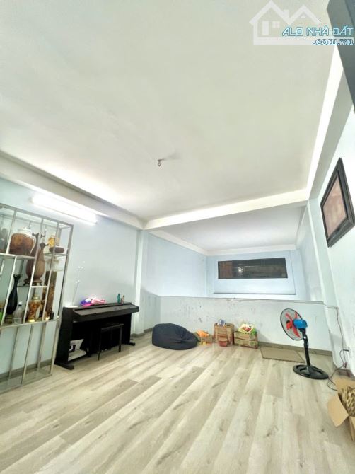 *Giảm 1 tỷ5 Bán Gấp Nhà mặt tiền Lê Lư Tân Phú 110m2,4 Tầng BTCT- 9 tỷ 950 - 3