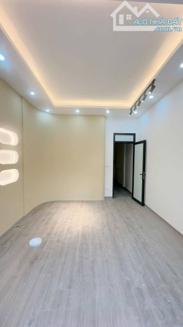 NHÀ PHÂN LÔ HOÀNG VĂN THÁI,Ô TÔ NGỦ TRONG NHÀ,KINH DOANH SỔ NÉT 65M2 5T MT4.1M GIÁ 13.9 TỶ - 3