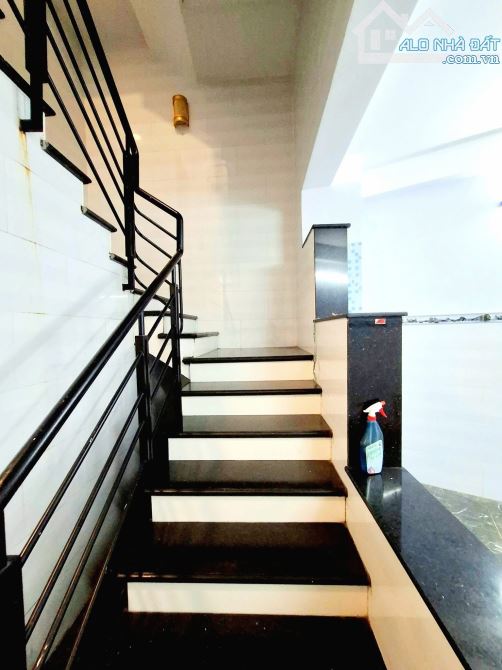Nhà gần Chợ Ô Địa Tân Bình-Giảm sốc còn 7Ty9TL-57M2-5Tầng-8PN-Khai thác CHDV lên đến 40Thg - 3