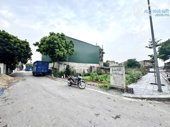 Chính chủ đón cầu Tứ Liên, Đất đấu giá X5 Đông Anh, Lô góc 2 mặt vỉa hè, Dt 100m2 - 13.x - 3