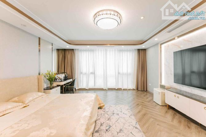 Bán Biệt thự Làng Việt Kiều Châu Âu, căn góc 2 mặt thoáng, view vườn hoa, có hầm, 180m² - 3