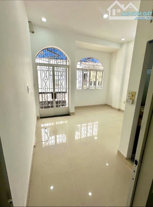 Âu Dương Lân phường 3 quận 8, DT 4,1m x 11m, 2 tầng, full thổ cư hiện hữu. Chào giá 4,65tỷ - 3