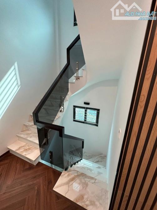Nguyễn Văn Cừ, Long Biên – Gara ô tô, thang máy, full nội thất, ô tô tránh – 75m2, 6 tầng - 1