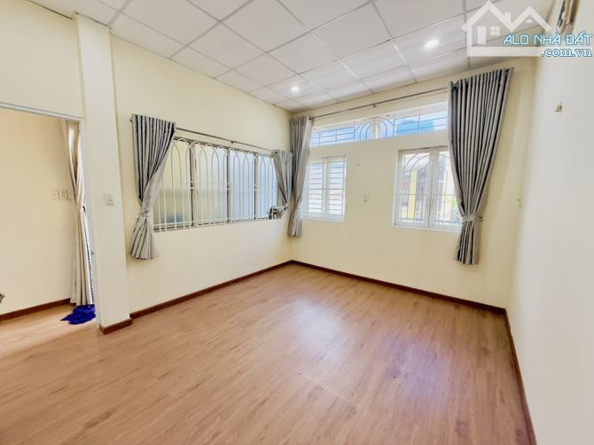 Bán nhà sổ riêng, gần trường học, thuận tiện đi chuyển - 4