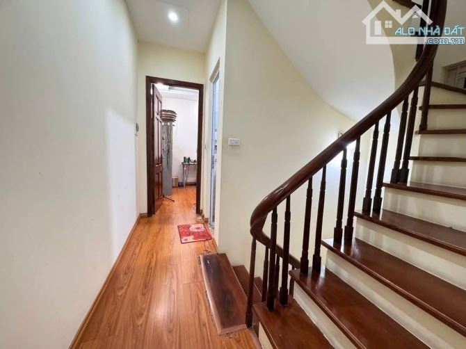 Nhà Pháo Đài Láng  - Đống Đa DT: 40m2, 5 tầng, mt3.5m, chào 10.2 tỷ - 4