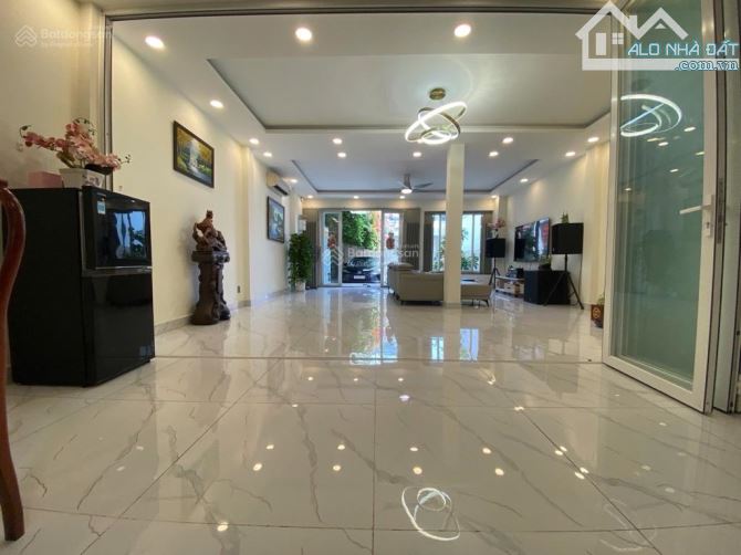 BIỆT THỰ (KHU BẢO VỆ) AN NINH, YÊN TĨNH 24/24 - DIỆN TÍCH CHUẨN - 3 LẦU ĐẸP VÀO Ở NGAY - 4