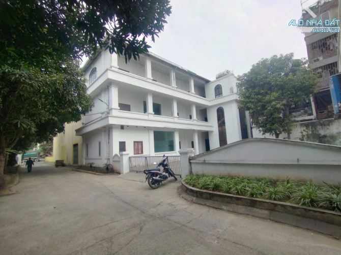 Cho thuê nhà đường Cầu Diễn, Bắc Từ Liêm, DT 1000m2, 3 tầng, MT 40m, 21 phòng, giá 120 tr - 4