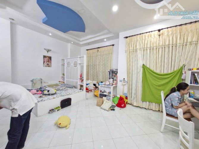 BIỆT THỰ MẶT TIỀN, DT 234M2 (NGANG 9M), NGAY ĐH NGÂN HÀNG, LINH CHIỂU, TP THỦ ĐỨC - 4