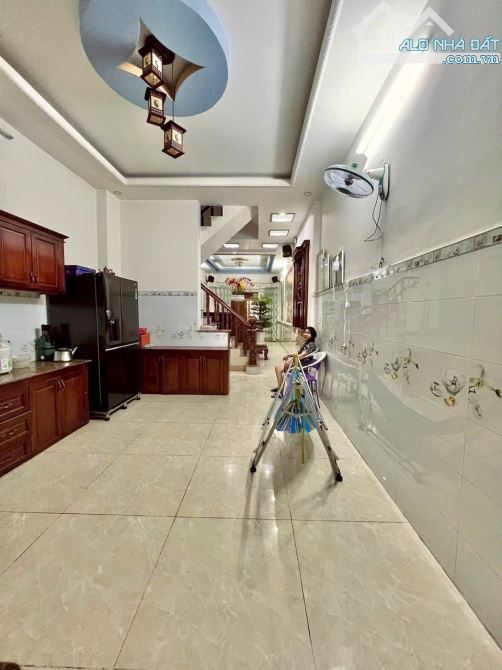 BÁN NHÀ 4 TẦNG ĐÚC MẶT TIỀN HẺM XE TẢI TRÁNH KHU PHÂN LÔ LÊ VĂN KHƯƠNG Q12 GIÁ RẺ 7,5 TỶ - 4