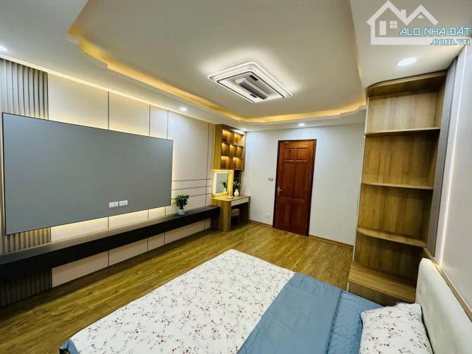 Bán nhà  Tả Thanh Oai ngõ nông, rộng 15m ra ô tô DT 32m, 5 tầng, mt 4m chào giá 5,6 tỷ - 4