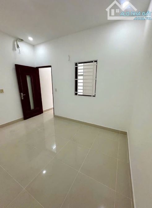 Âu Dương Lân phường 3 quận 8, DT 4,1m x 11m, 2 tầng, full thổ cư hiện hữu. Chào giá 4,65tỷ - 4