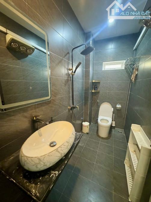 C.H.O T.H.U.Ê N.H.À ngõ to Trần Nguyên Hãn Cực Đẹp , 43m2, 3 tầng, 4 ngủ full 10tr - 5