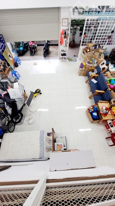 NHÀ CẤP 4 DIỆN TÍCH KHỦNG. NGANG HƠN 8M. CHỈ 2 CĂN RA HẺM XE TẢI. NHÀ MỚI ĐẸP. HƠN 6 TỶ - 5