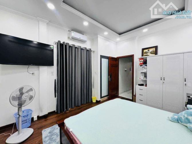 Bán nhà hẻm oto Quận 1 đúc 3tầng 61m1 NGANG 5.5m GẤP giảm 6.4 tỷ tặng nội thất chỉ 14.9tỷ - 5