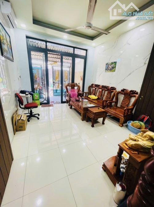 VỀ QUÊ GẤP BÁN - NHÀ TỰ XÂY - 4 TẦNG - 4x15M- HT 17 - NGAY VƯỜN ƯƠM - Q12 - 4.85 TỶ TLCC - 5