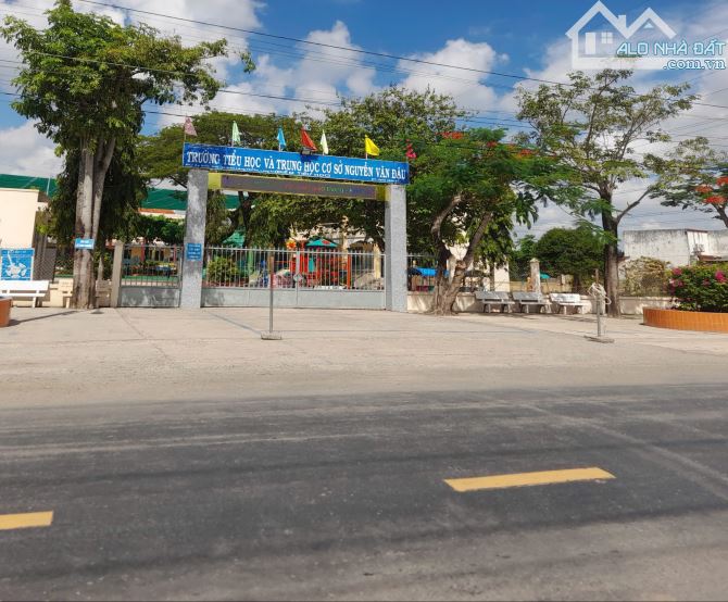 1000m2 Đất xây nhà vườn, kho xưởng view kênh, chỉ 2.6 tỷ - 6