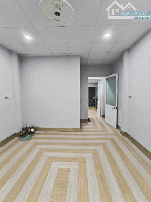 GẤP BÁN NHÀ QUẬN 3 - CMT8 - 43M2 - HẺM BA GÁC - 2 TẦNG - NHÀ MỚI Ở NGAY - NHỈNH 5 TỶ - 6