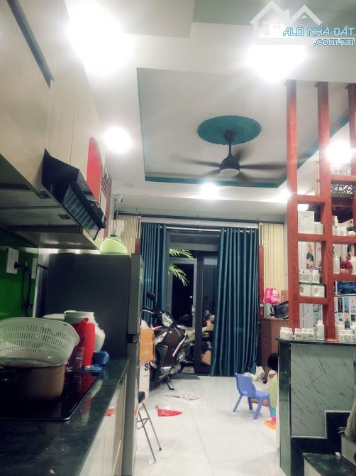 Bán nhà giá 2ty180 MT Đỗ Thị Lợi, P11, Q.3 1 trệt 1 lầu 2PN 2WC, sẵn HĐ thuê 25tr/tháng - 6