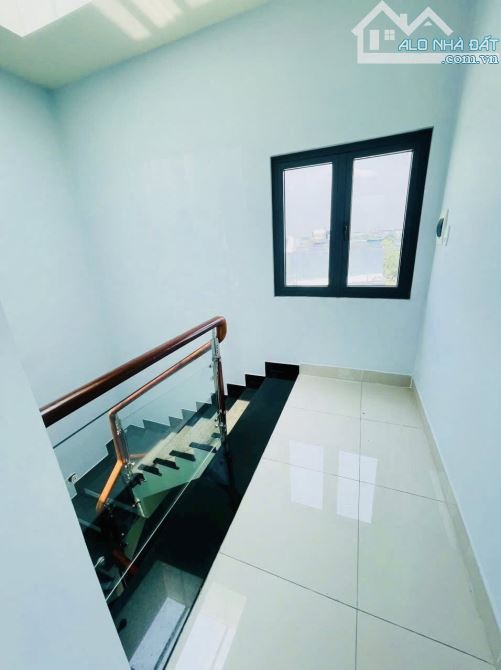 VỀ QUÊ GẤP BÁN - NHÀ TỰ XÂY - 4 TẦNG - 4x15M- HT 17 - NGAY VƯỜN ƯƠM - Q12 - 4.85 TỶ TLCC - 6