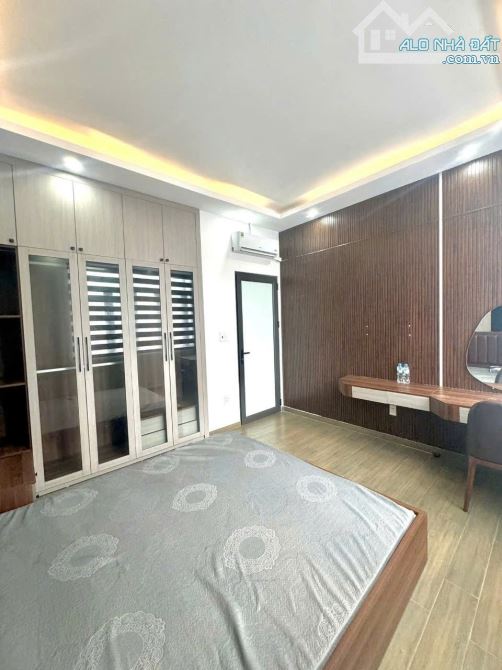 C.H.O T.H.U.Ê N.H.À ngõ to Trần Nguyên Hãn Cực Đẹp , 43m2, 3 tầng, 4 ngủ full 10tr - 7