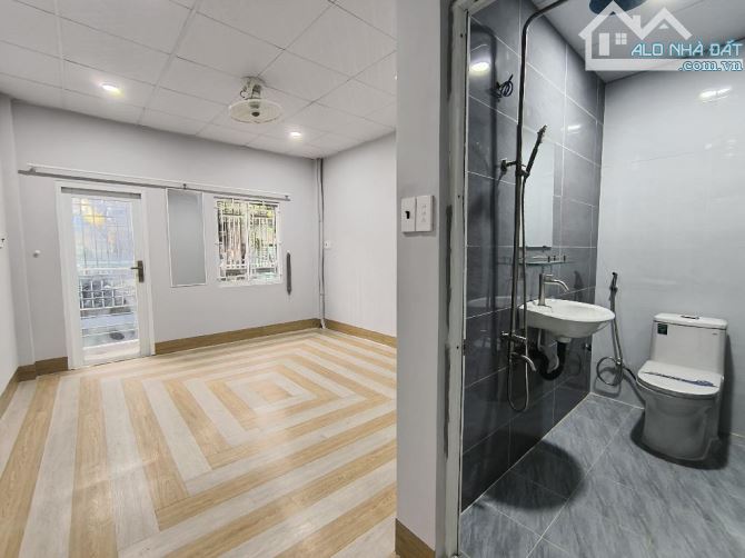 GẤP BÁN NHÀ QUẬN 3 - CMT8 - 43M2 - HẺM BA GÁC - 2 TẦNG - NHÀ MỚI Ở NGAY - NHỈNH 5 TỶ - 7