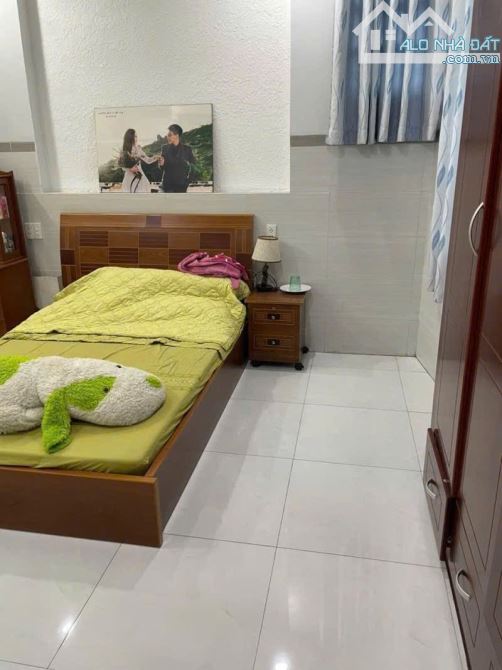 Nhà bán: đường Lê Thiệt. Tân Phú. DTSD 50m2. 5 tầng. Giá 11,4 tỷ - 7