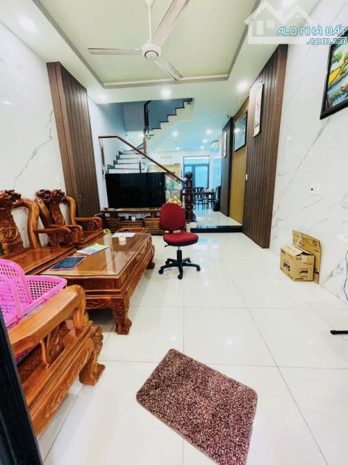 VỀ QUÊ GẤP BÁN - NHÀ TỰ XÂY - 4 TẦNG - 4x15M- HT 17 - NGAY VƯỜN ƯƠM - Q12 - 4.85 TỶ TLCC - 7